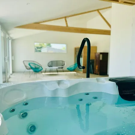 Hébergement de vacances Maison Spacieuse Avec Et Sauna, Proche Centre-ville, Plages Et Sites Touristiques De Vendée - Fr-1-426-558 La Roche-sur-Yon